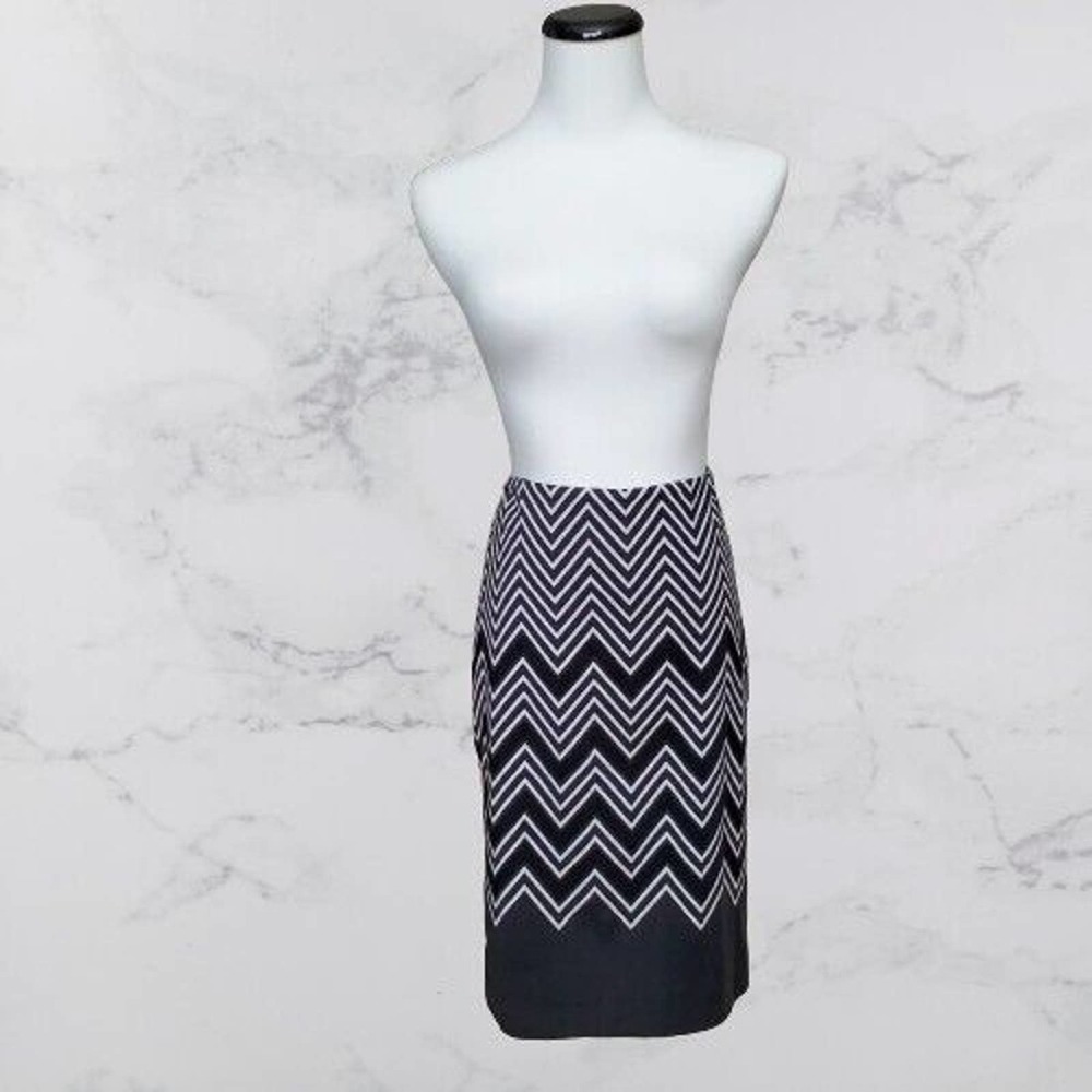 White House Black Market Women’s Sz 4 Black & White Chevron Stripe Pencil Skirt